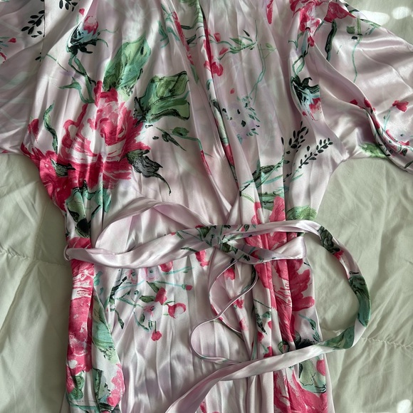 Robe - Picture 4 of 5